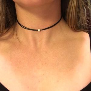Dogeared Pearl choker